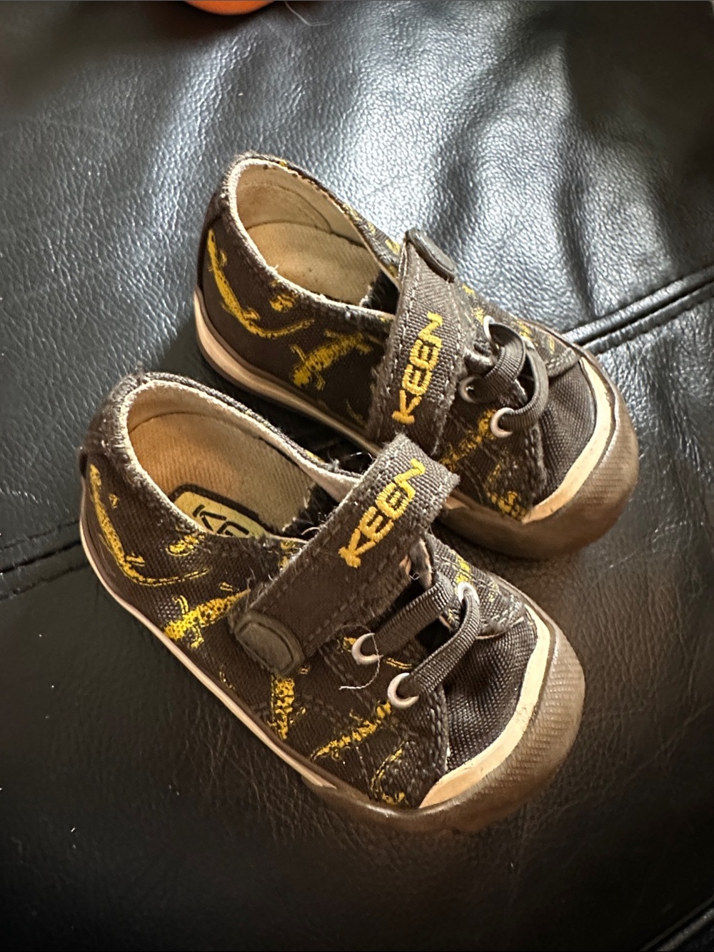 KEEN Kids Brown & Yellow Canvas Sneakers - Slip-On Comfort, size 4